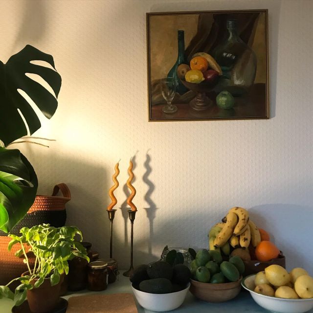 Life imitating art. 🍋🍊🍌 does anyone need a place to rent in June-Aug. Get in touch. It’s a sweet cottage - you’ll be cosy :)